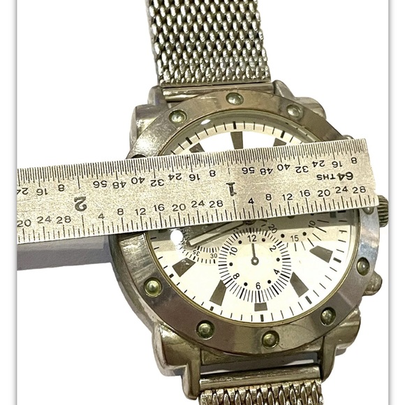 Vintage IZOD Watch - Picture 10 of 13